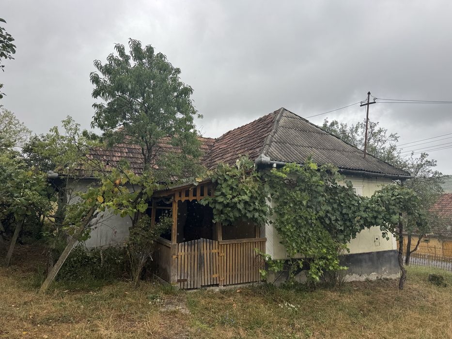 Vand casa si teren la 40 km de Baia Mare