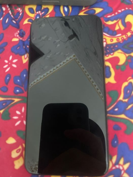 iPhone XS……………..