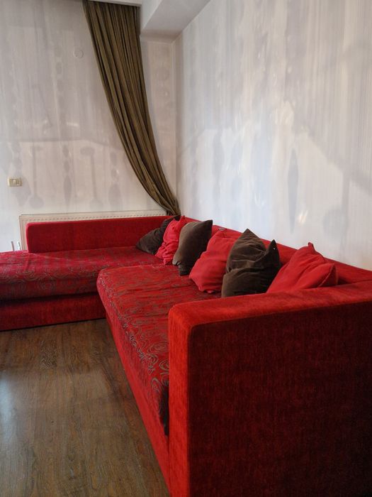 Canapea sufragerie rosie