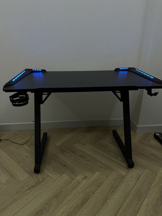 Игровой стол с подсветкой