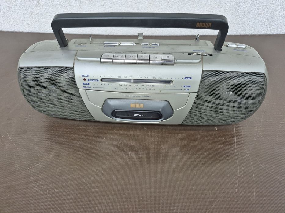 Vând Radio Casetofon BROUN  model ,fabricat made in  UK