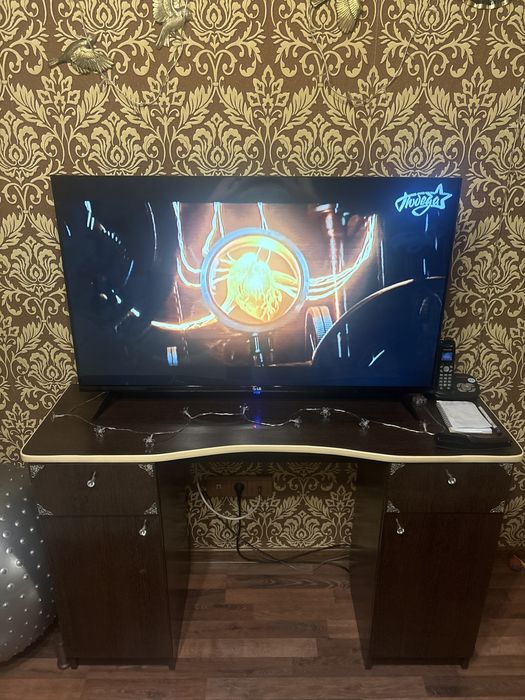 Продам стол/тумба/туалетный столик/письменный стол/стол