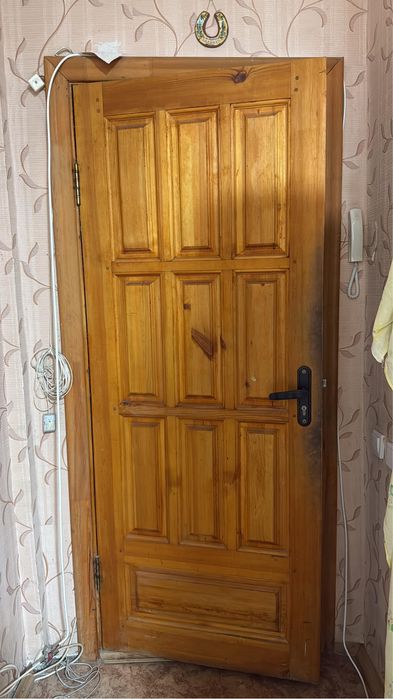 Продаю двери входные