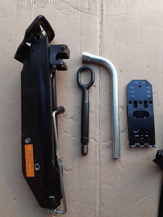 Cric,cheie roti AUDI Q7, Q5, VW Touareg,Tiguan, PORSCHE Cayenne, Macan