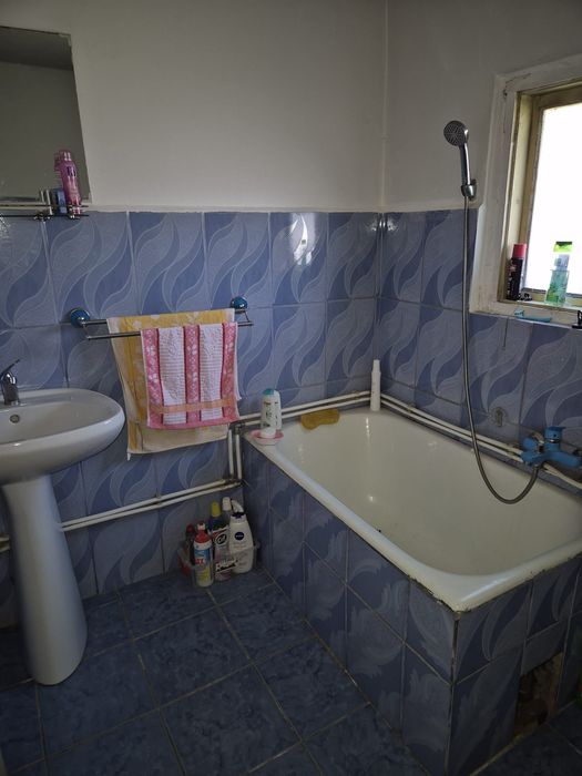 Casa batraneasca, la tara, 3646 mp, Jud. Vâlcea