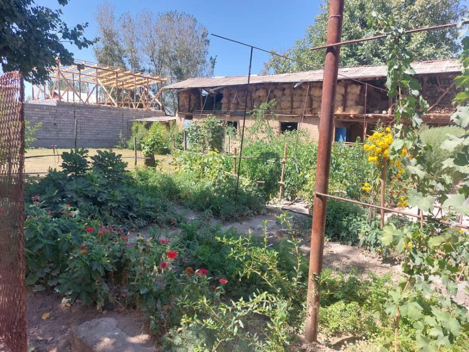 Срочно продам дом. Шошилинч Уй сотилади яхши жойда жойлашган.