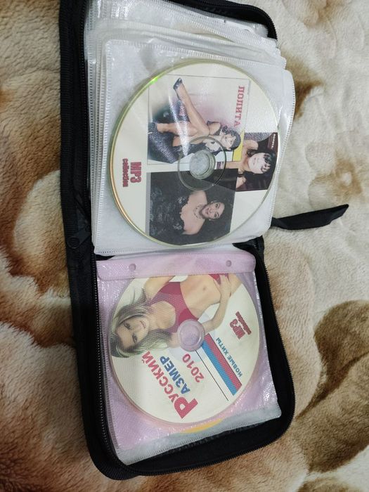 Диски  в папке-футляре