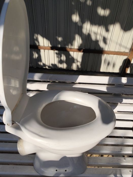 Vas wc ceramic   cu capac