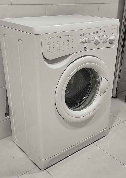 Masina spalat Slim Indesit WS105TX (defecta)