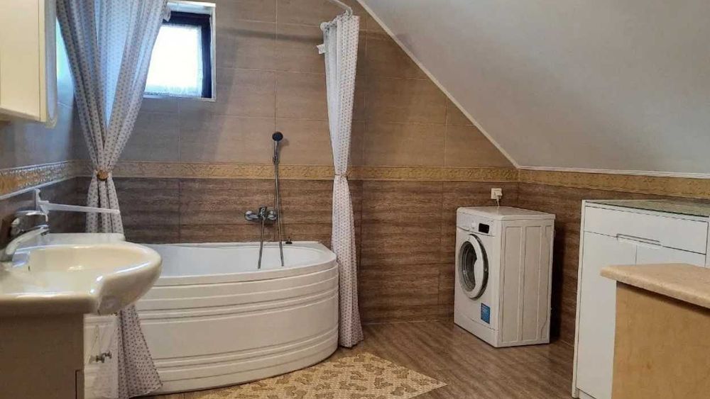 Дава се под наем Тристаен апартамент в Пловдив, Кършияка - 80 кв.м за 357 € - Снимка #3