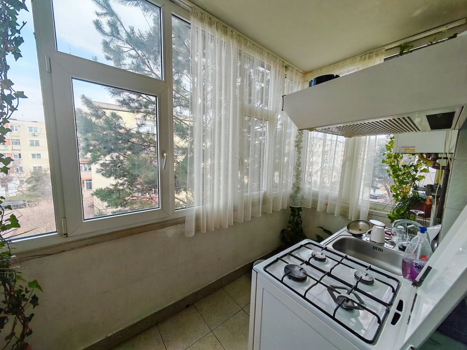 Apartament cu 3 camere Mioveni, zona central