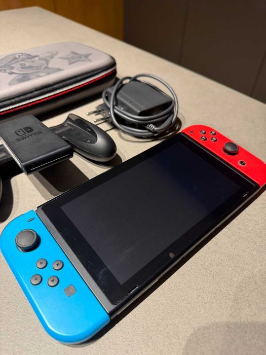 Nintendo Switch + аксесоари + игри + 256 GB памет