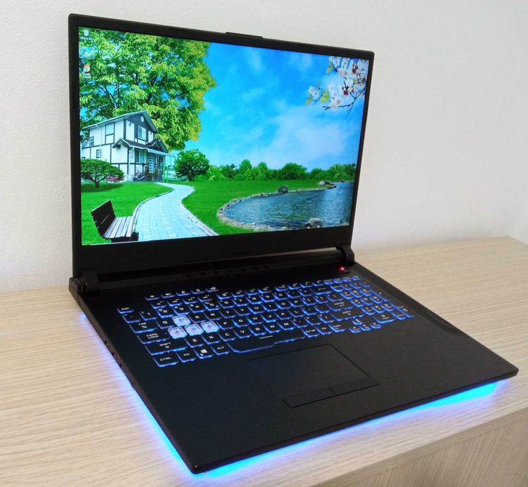 Laptop ASUS ROG INTEL I7 GAMING EXTREM Ecran 15.6 inch Rata Refresh 144Hz placa video dedicata NVIDIA TI TITANIUM SSD pci 2 placi video ASUS ROG STRIX