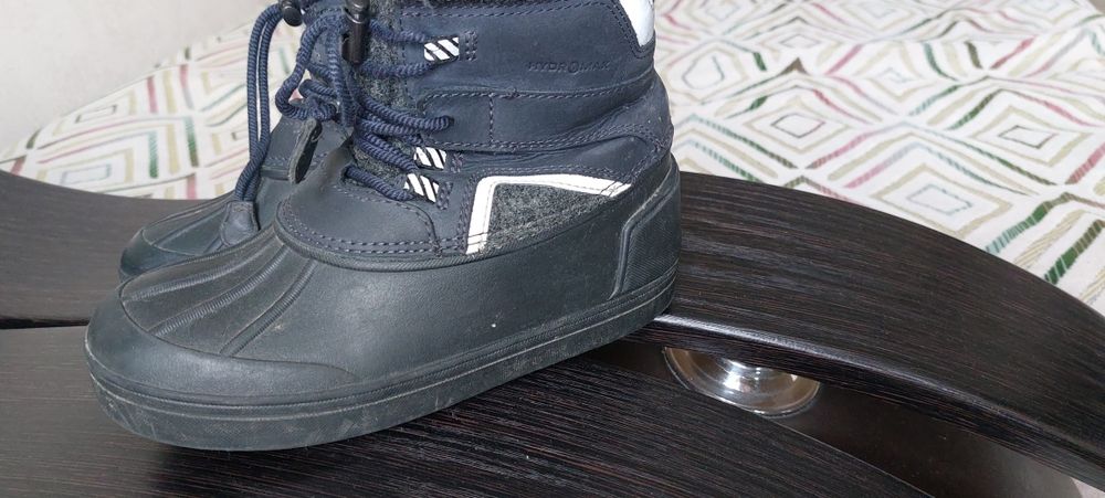 Отдам за шоколадку сникерс