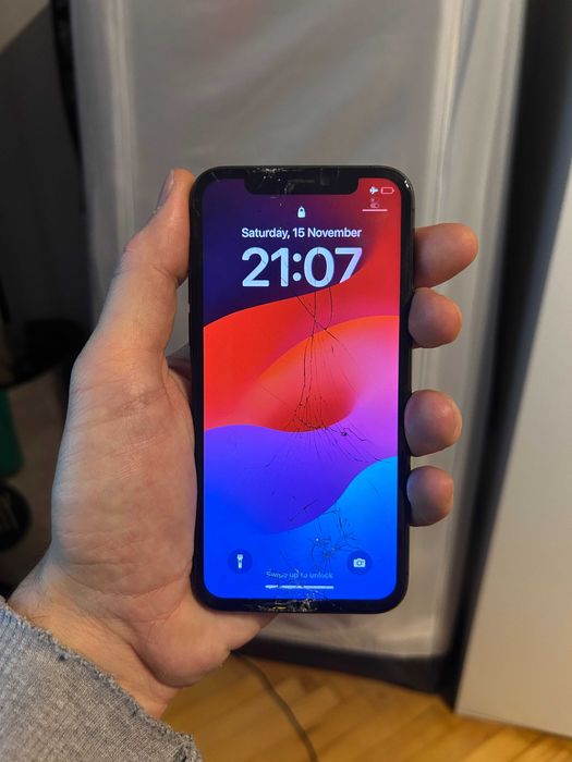 iPhone 11 Pro 256 GB – ecran și spate sparte – funcțional