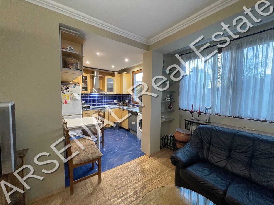 Тристаен апартамент под наем, Център