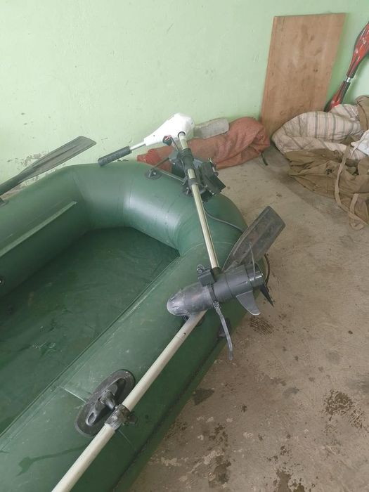 Продам лодку с Эл мотором