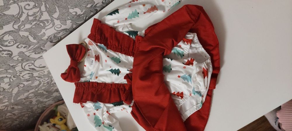 Платье на девочку 3-6 месяцев