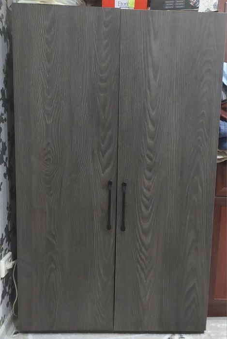 Mebel dlya prixojey v xoroshim sostoyanii