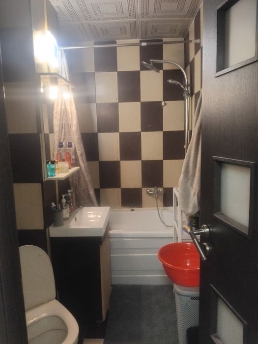 Închiriez Garsoniera