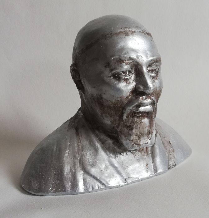 Бюст Абая. Из гипса.