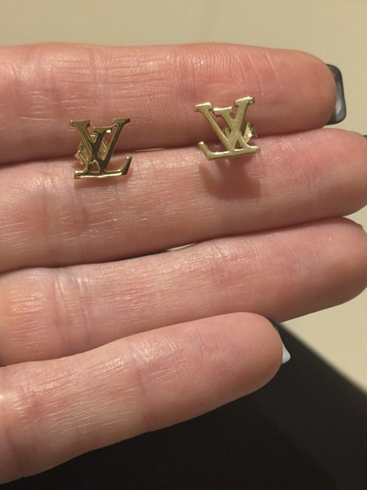 Cercei Louis Vuitton aur inscriptionat