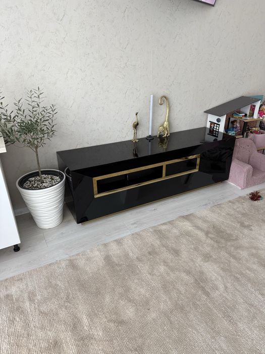 Comoda luxury achizitionata de pe site ul Billionaire Design