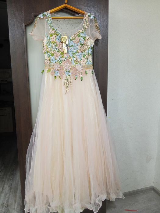 Продам новое платье