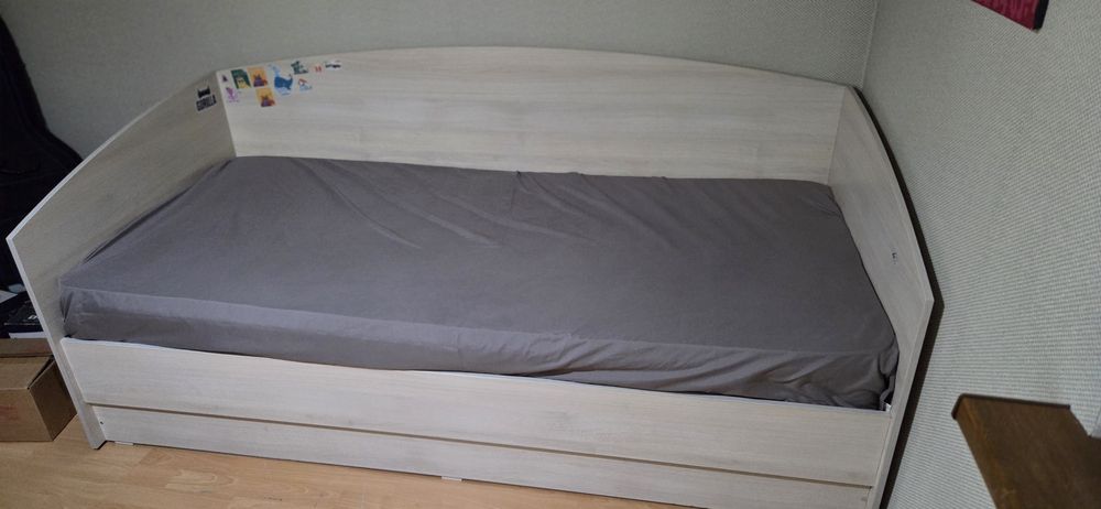 Кровать односпальная + матрас