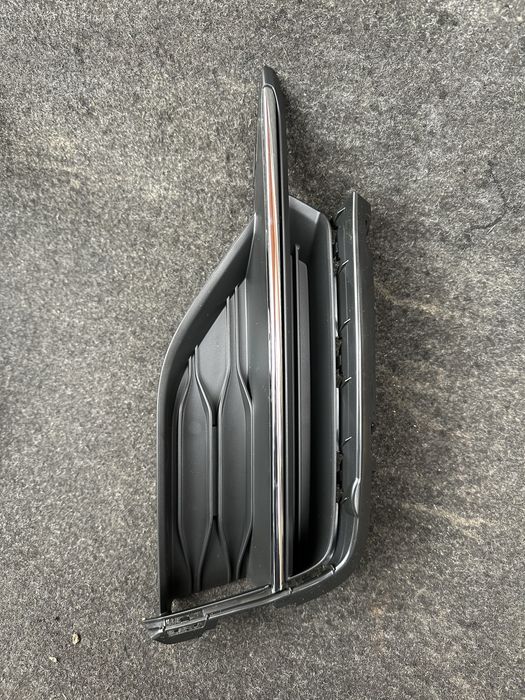 Grilă stânga bara față vw golf 7.cod:5g0853665.q.