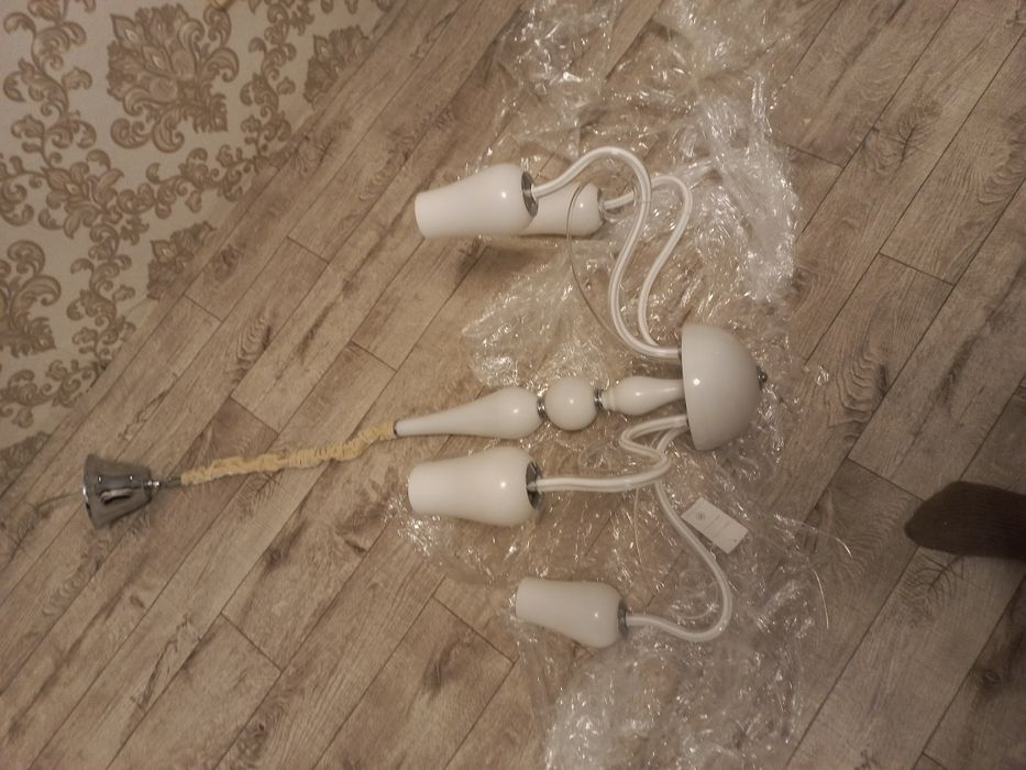 Продам очень классную новую люстру