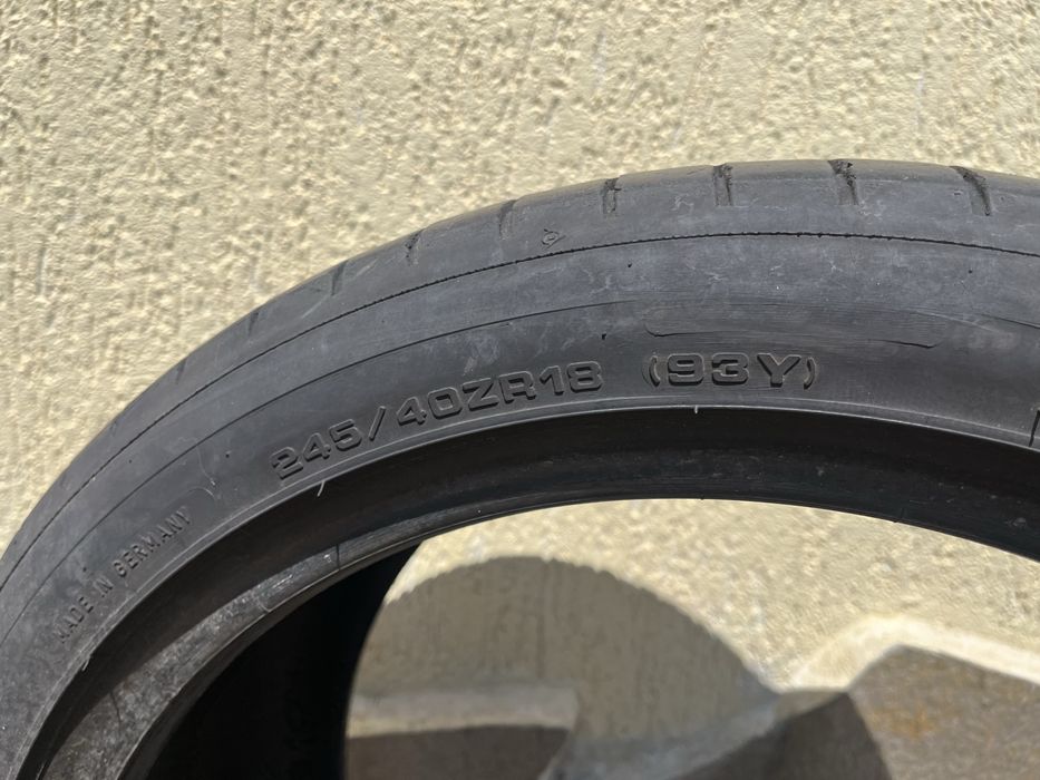 2 бр. летни гуми 245/40/18 Dunlop DOT 1622 4 mm