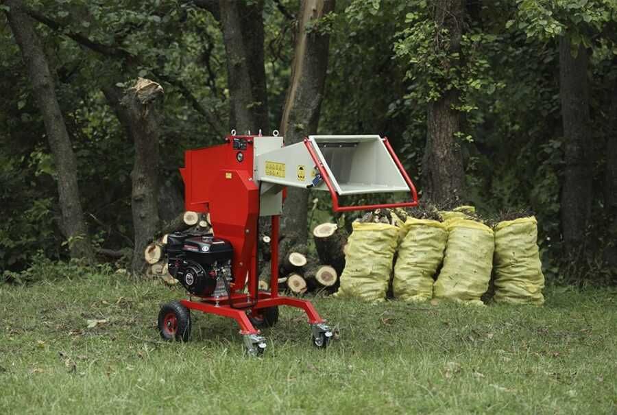 Tocator de crengi AM-80 BD ARPAL, ∅ max. 80 mm  producție: 4 m³/oră