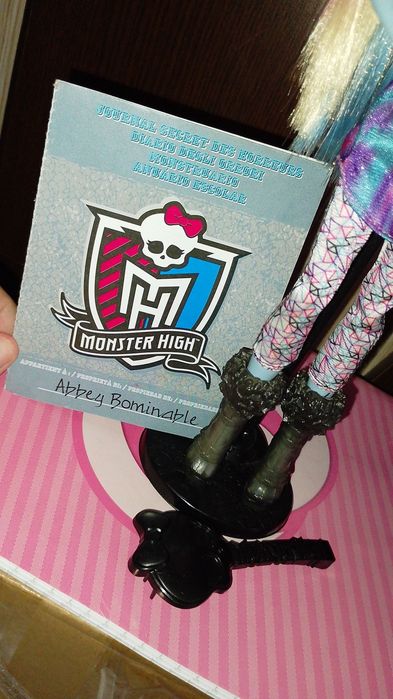 Păpușa Monster High Abbey Bominabile G1 2010