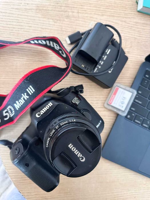 Продается фотоаппарат Canon EOS 5D Mark III