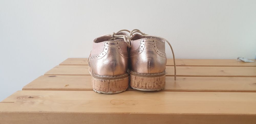 Дамски обувки с коркова подметка