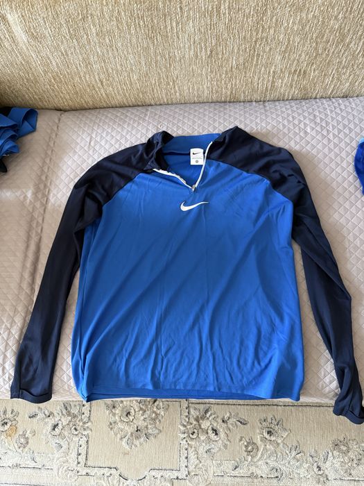 Джемпер найк. Срочно продам.