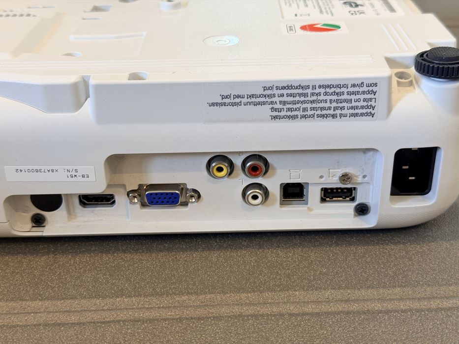 Epson EB-W51 4000 lumeni WXGA + telecomanda si geanta originala