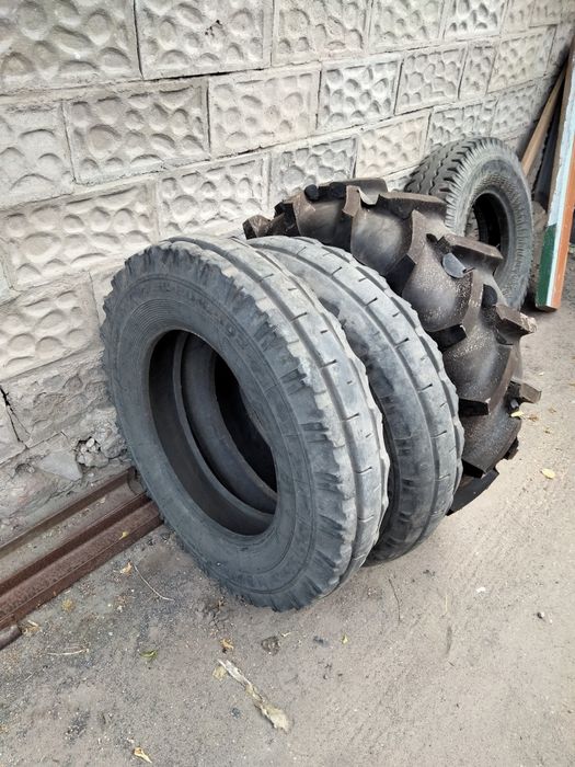 Продам шины 9.00 - 16 на ПТС.