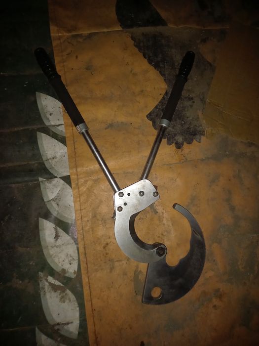 Нуксы, НОЖНИЦЫ,б/у в отличном состоянии, по цене договоримся