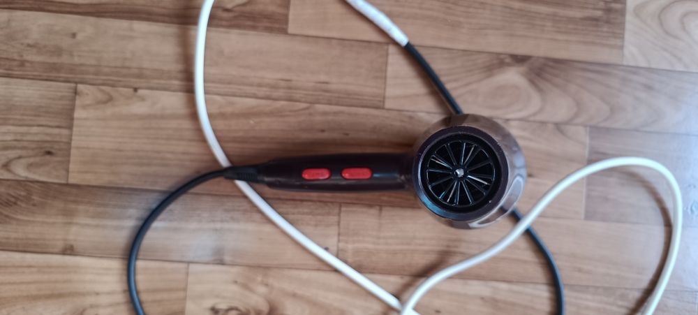Продам фен в отличном состояние!