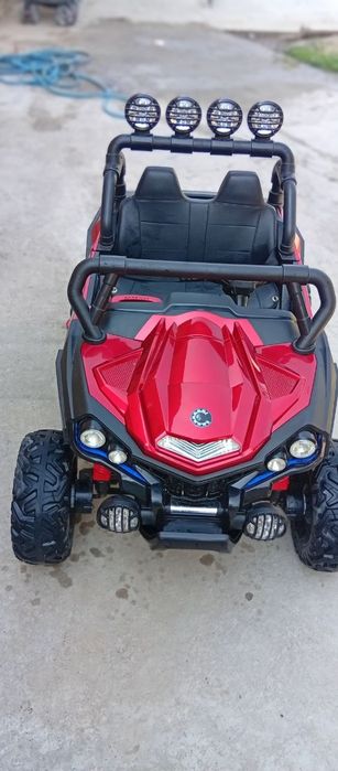 Bolalar mashinasi katta