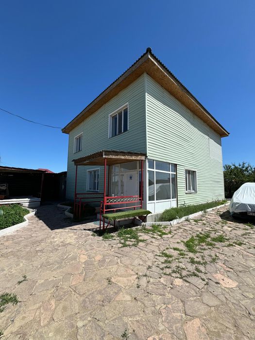 Продам двух этажный коттедж