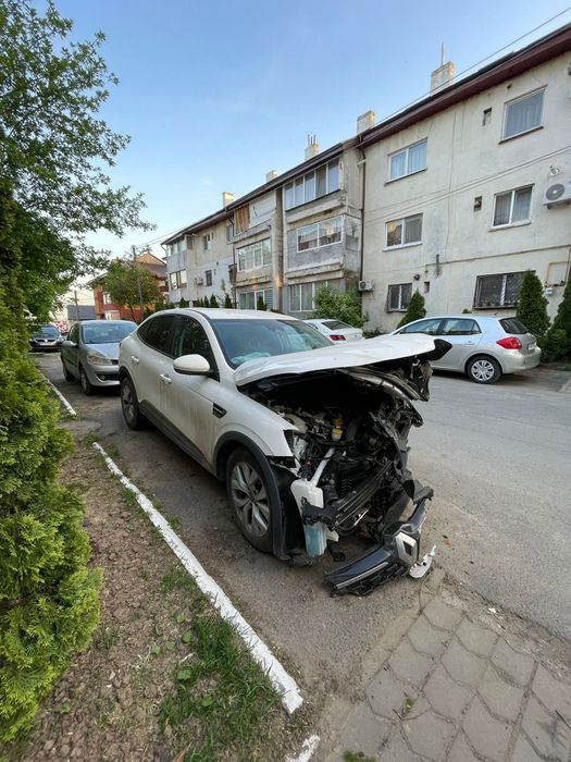 Renault Arkana avariat