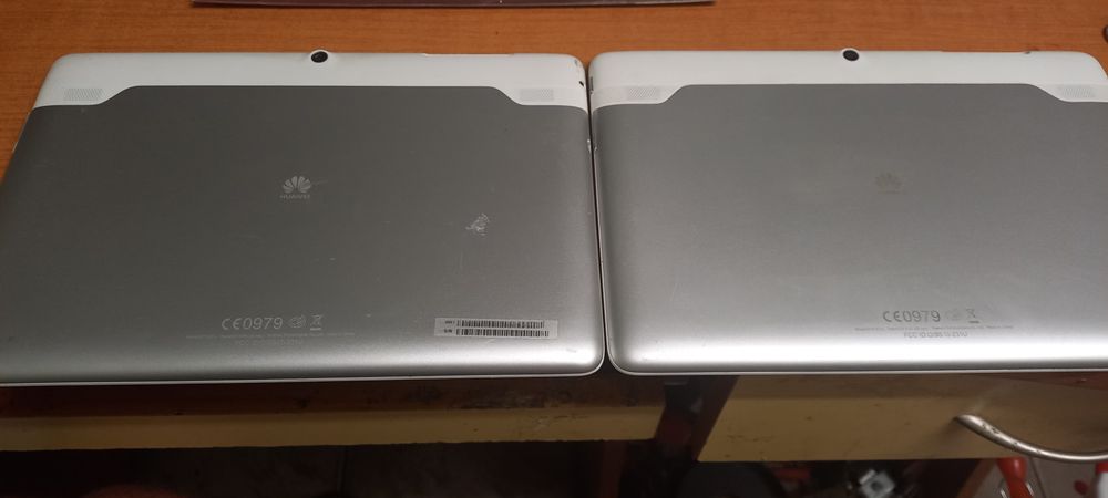 Таблет-HUAWEI 2 броя за части