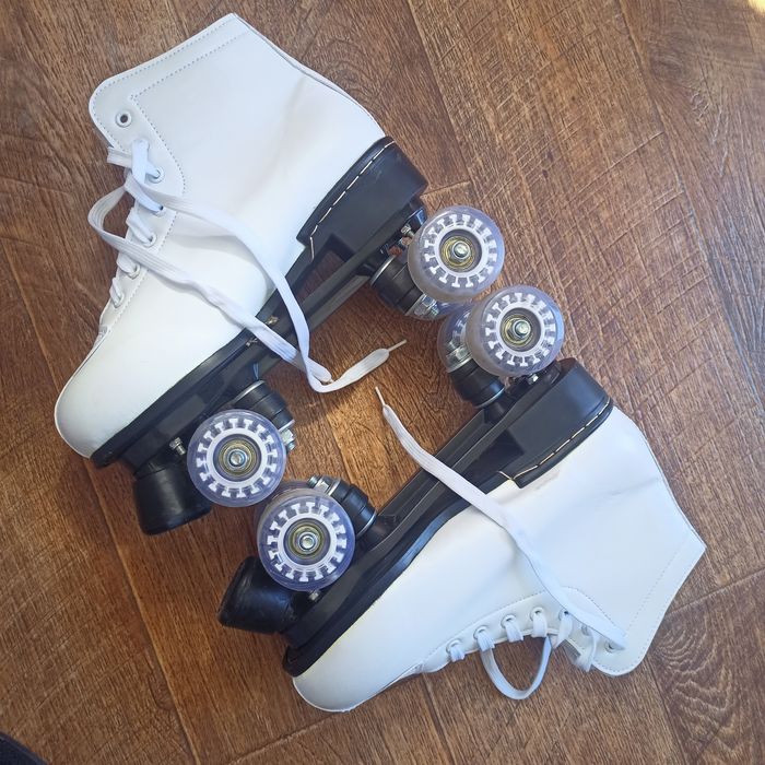 Роликовые коньки