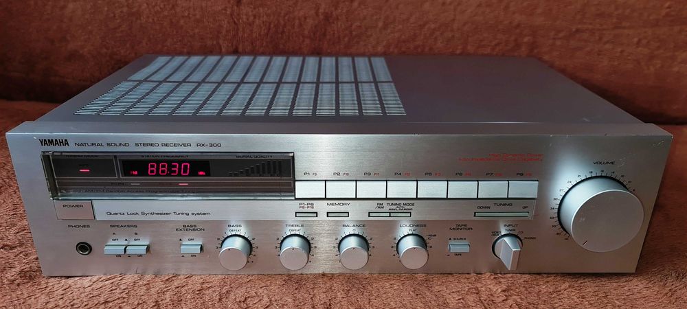 Yamaha RX-300 amplituner 2X33W pe 8 Ohm sau 2X54W pe 4 ohm
