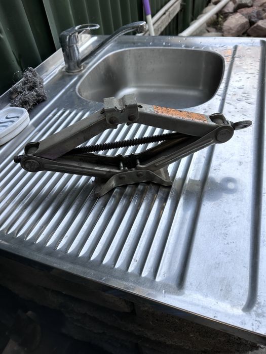 Продам домкрат оригинал