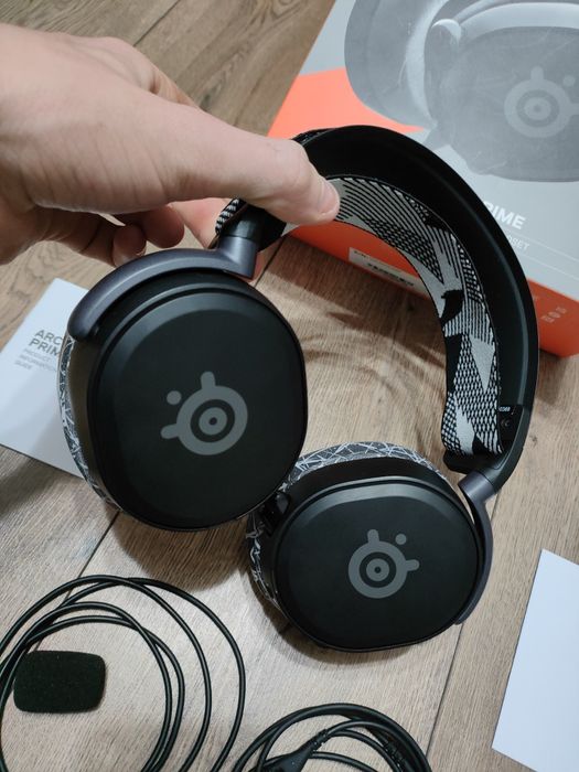 Vand 2 perechi de casti steelseries