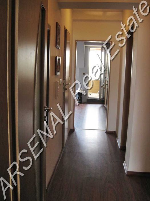 Дава се под наем Двустаен апартамент в София, Център - 88 кв.м за 598.23 € - Снимка #1